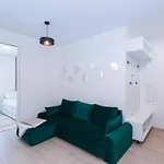Nesto- Brand New Apartment With Free Parking!