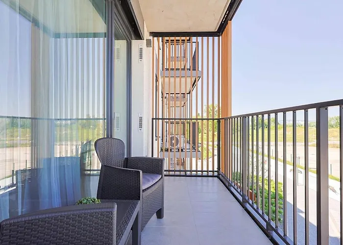 Nesto- Brand New Apartment With Free Parking!