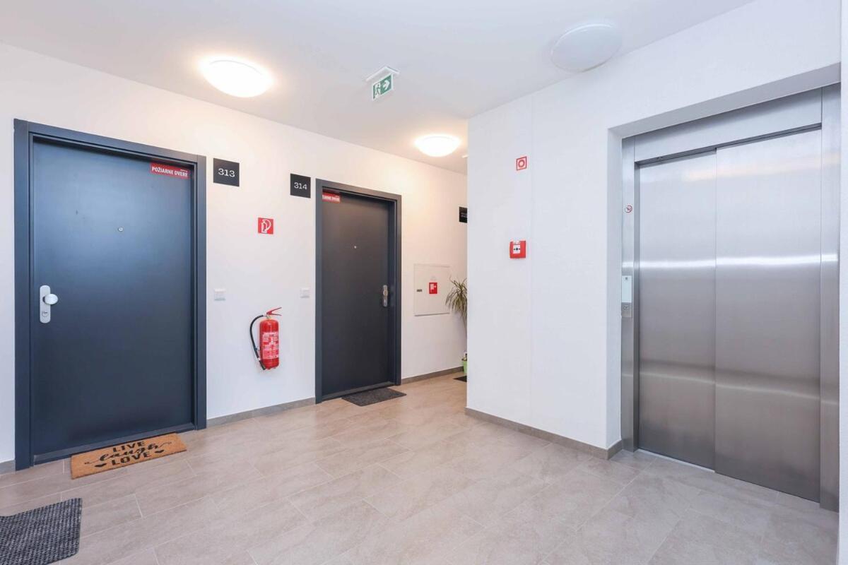 Nesto- Brand New With Free Parking! *