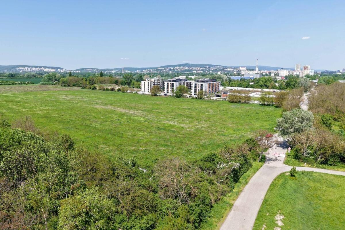 Nesto- Brand New With Free Parking! * Bratislava