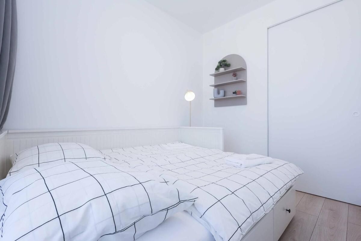 Nesto- Brand New With Free Parking! Apartment Pressburg