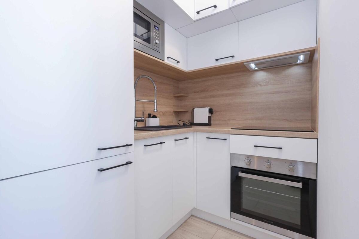 Nesto- Brand New With Free Parking! * Pressburg