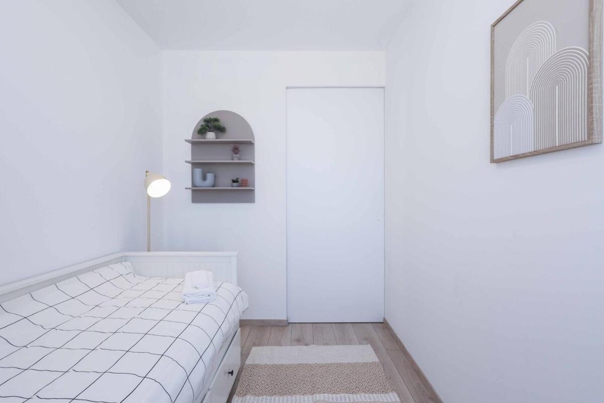 Apartment Nesto- Brand New With Free Parking!