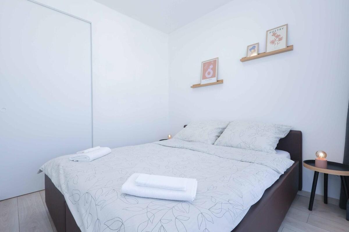 Nesto- Brand New With Free Parking! Pressburg