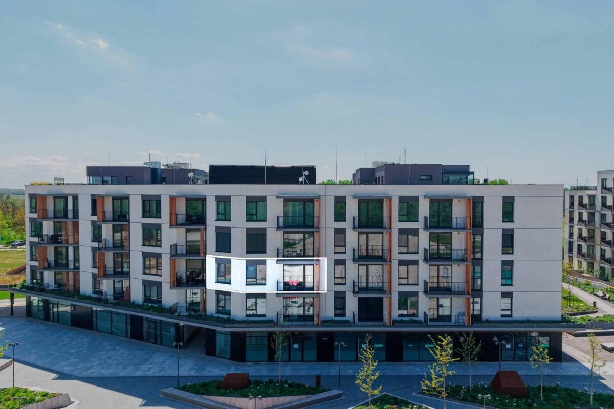 Apartment Nesto- Brand New With Free Parking!